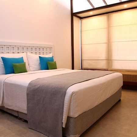 Blue Oceanic Beach Hotel เนกอมโบ ภายนอก รูปภาพ