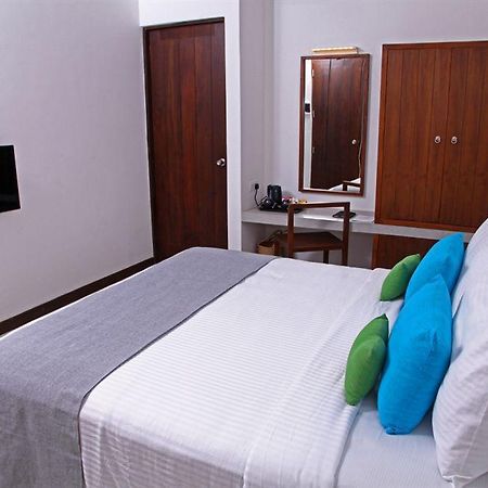 Blue Oceanic Beach Hotel เนกอมโบ ภายนอก รูปภาพ